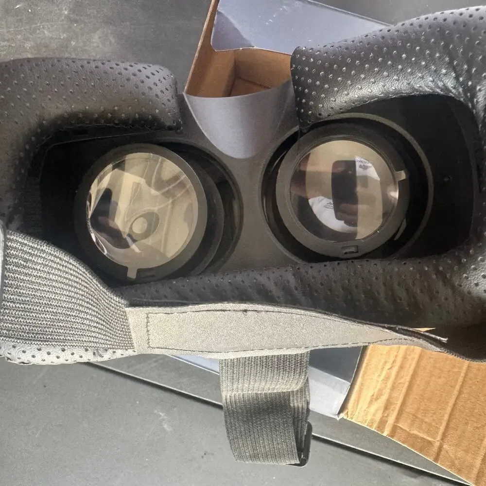 NWT American Eagle Outfitters MObile Phone Virtual Reality Headset